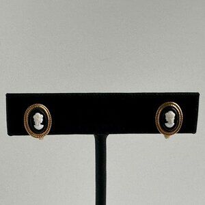 Vintage Black & White Cameo Clip-On Earrings Gold-Tone Oval 1/2" Resin